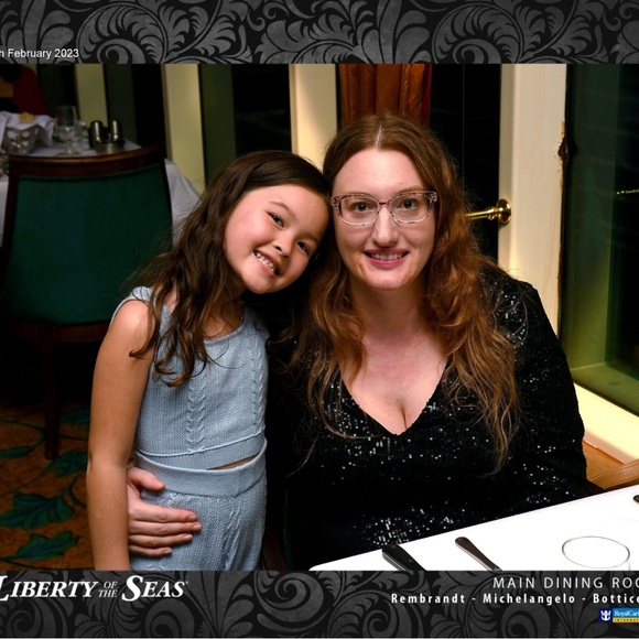 Large sparkling Black Betsy Johnson dress - Picture 4 of 4